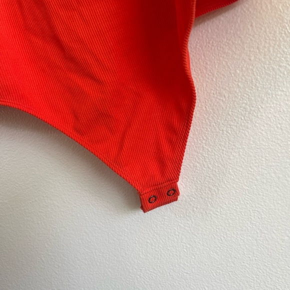 Express red orange ruffle off the shoulder ribbed bodysuit XL - Picture 4 of 8
